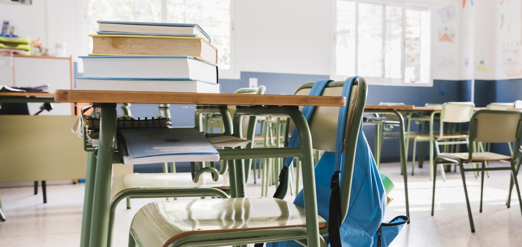 school-classroom-with-books-backpack-1